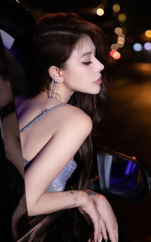 Experience Unforgettable Moments with Chloe Rain Tonight